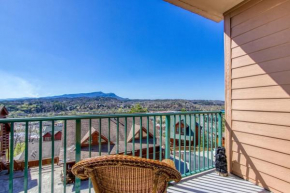Gorgeous 2BD 2BTH Condo with Mountain Views Pool Hot Tub Game Room Close to Parkway